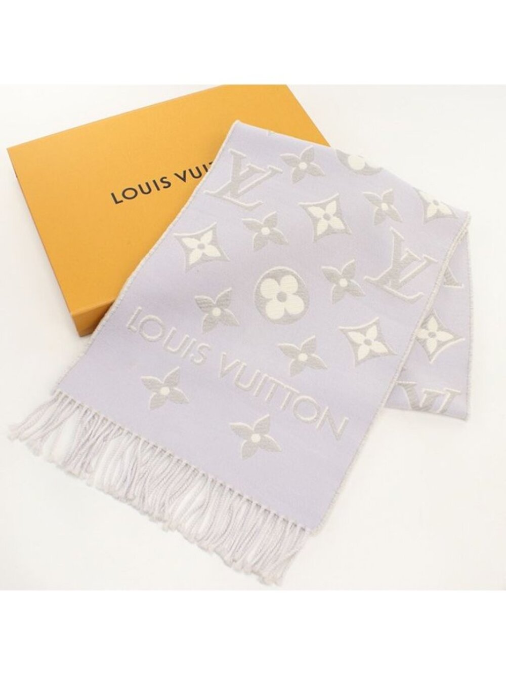 Louis Vuitton LV Essential Shine Scarf